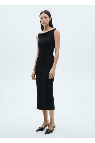 Uzun omuzu açık elbise Uzun omuzu açık elbise