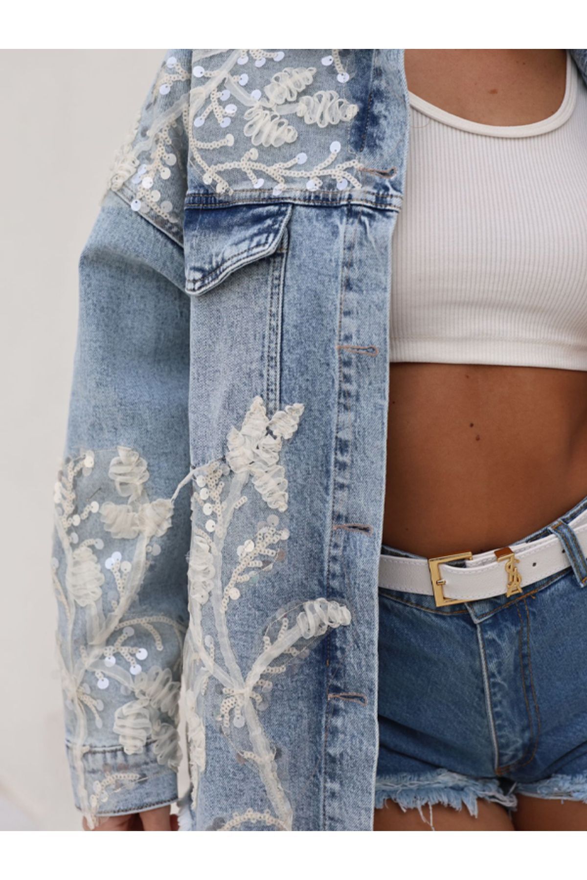 Beyaz Tül Ve Pul Işlemeli Regular Fit Uzun Kollu Düğmeli Cepli Tasarım Denim Jean Kot Ceket