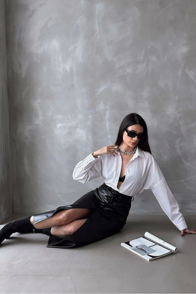 Siyah Suni Deri Önden Yırtmaçlı Deri Etek Siyah Suni Deri Önden Yırtmaçlı Deri Etek