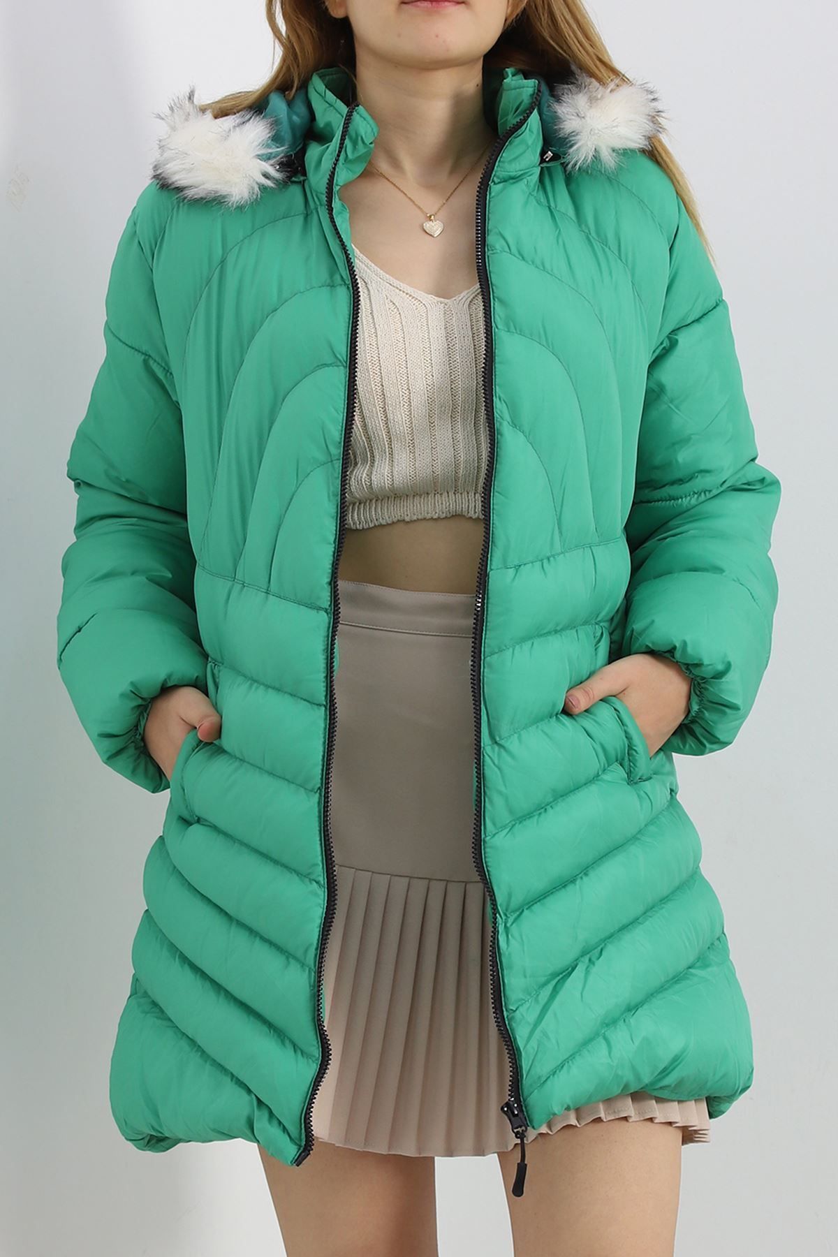Kapşonu Kürklü Mont Yeşil Kapşonu Kürklü Mont Yeşil