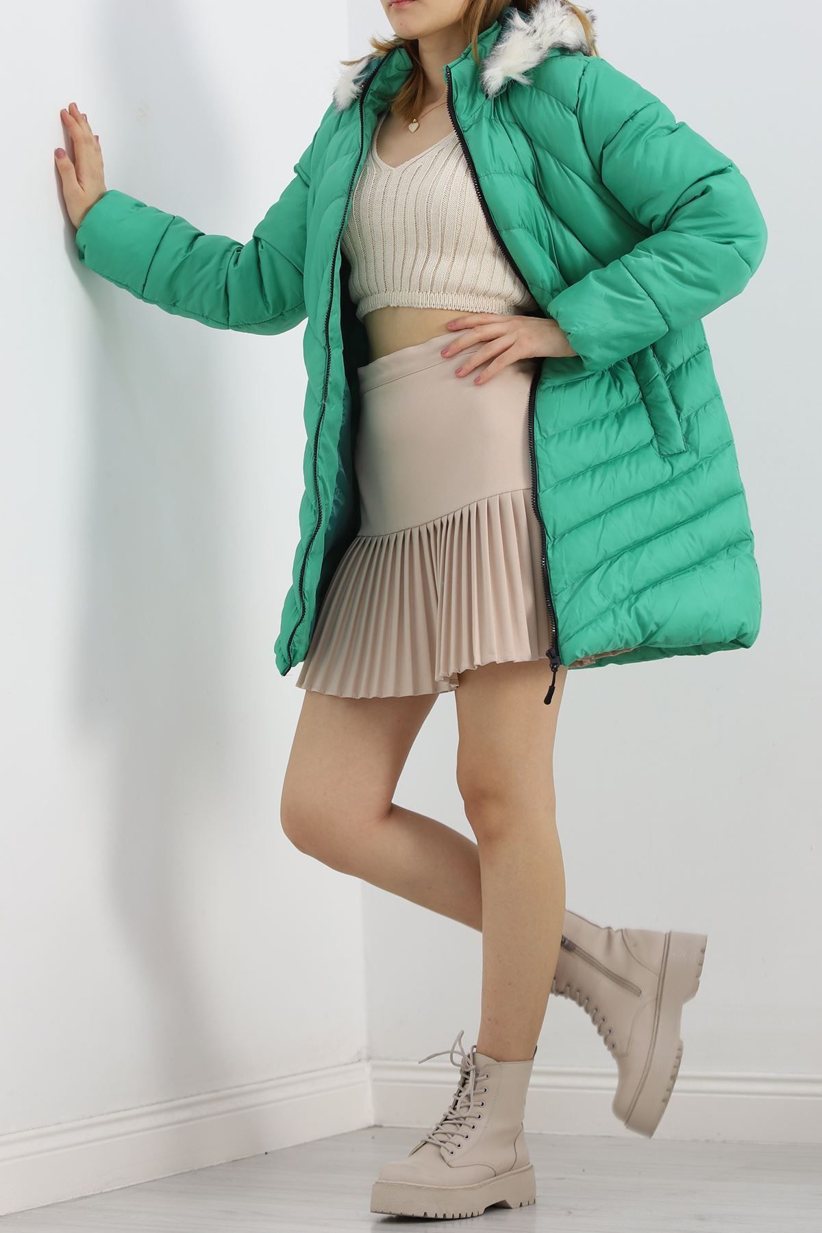 Kapşonu Kürklü Mont Yeşil Kapşonu Kürklü Mont Yeşil