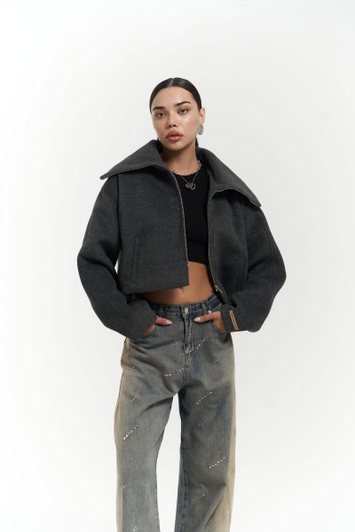 Mai Collection Maine Dökümlü Yaka Antrasit Kısa Ceket Mai Collection Maine Dökümlü Yaka Antrasit Kısa Ceket