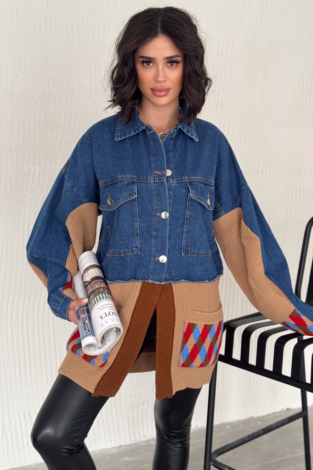 Kadın Standart Beden Düğmeli Cepli Renkli Triko Detaylı Oversize Kot Ceket Kadın Standart Beden Düğmeli Cepli Renkli Triko Detaylı Oversize Kot Ceket