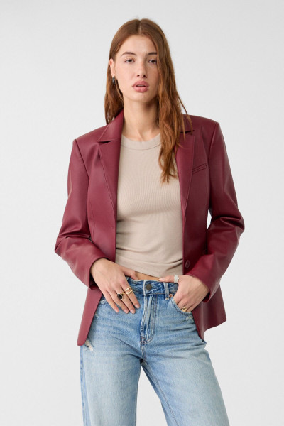 Vücuda oturan suni deri blazer Vücuda oturan suni deri blazer