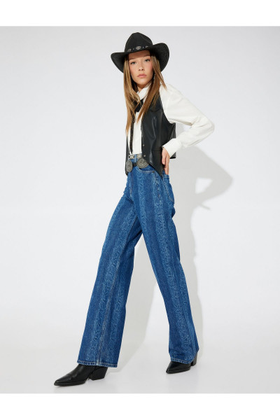 X Zeynep Bastık - Yılan Derisi Desenli Standart Bel Geniş Paça Kot Pantolon X Zeynep Bastık - Yılan Derisi Desenli Standart Bel Geniş Paça Kot Pantolon