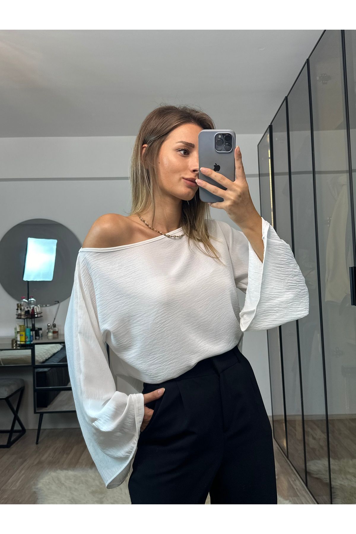 Vanessa Beyaz Kayık Yaka Bluz Vanessa Beyaz Kayık Yaka Bluz