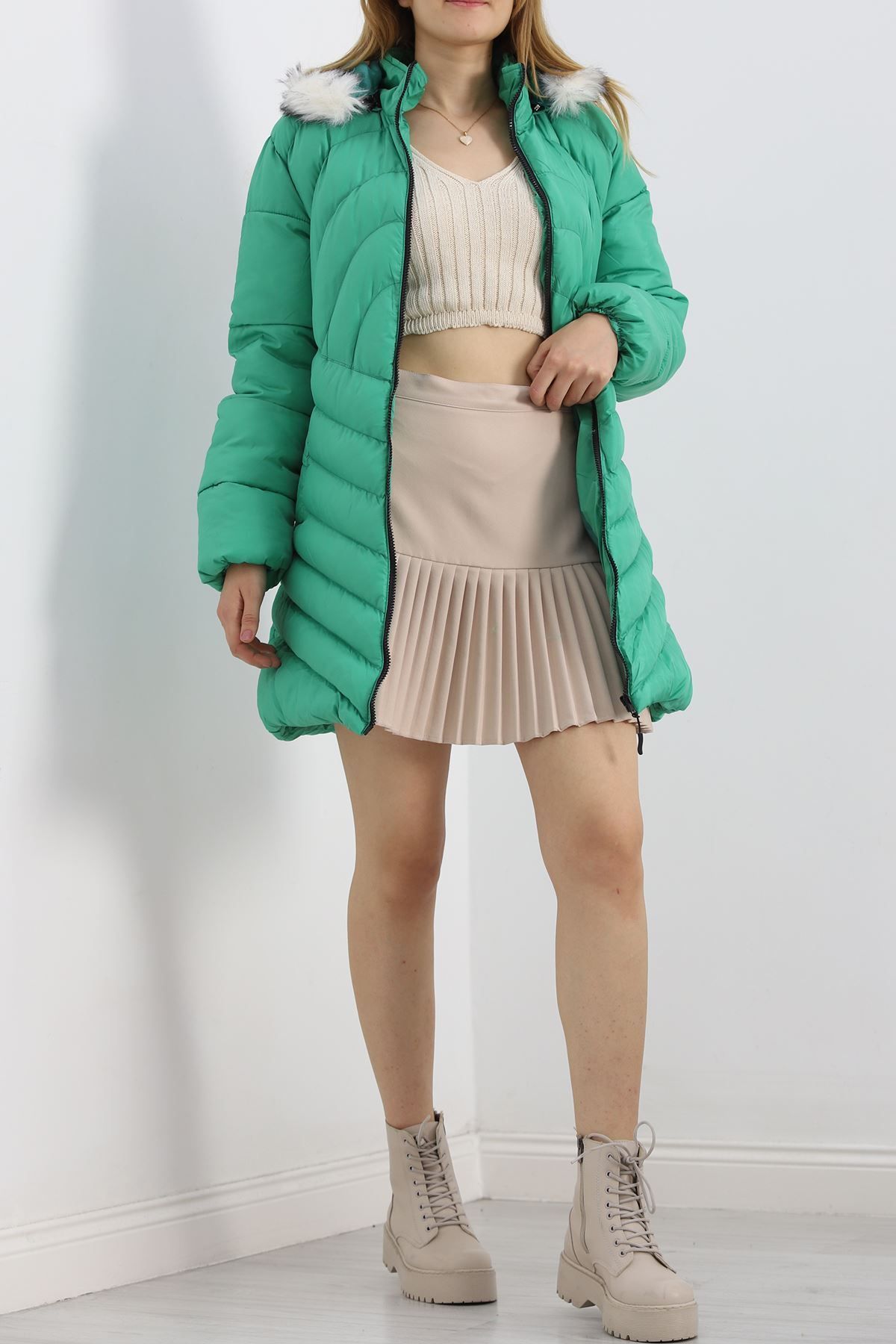 Kapşonu Kürklü Mont Yeşil Kapşonu Kürklü Mont Yeşil