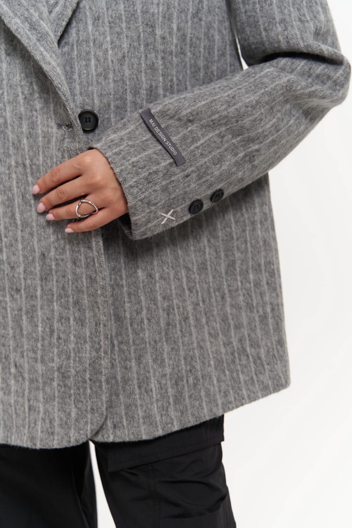 Peters Dikiş Detaylı Çizgili Füme Blazer Peters Dikiş Detaylı Çizgili Füme Blazer
