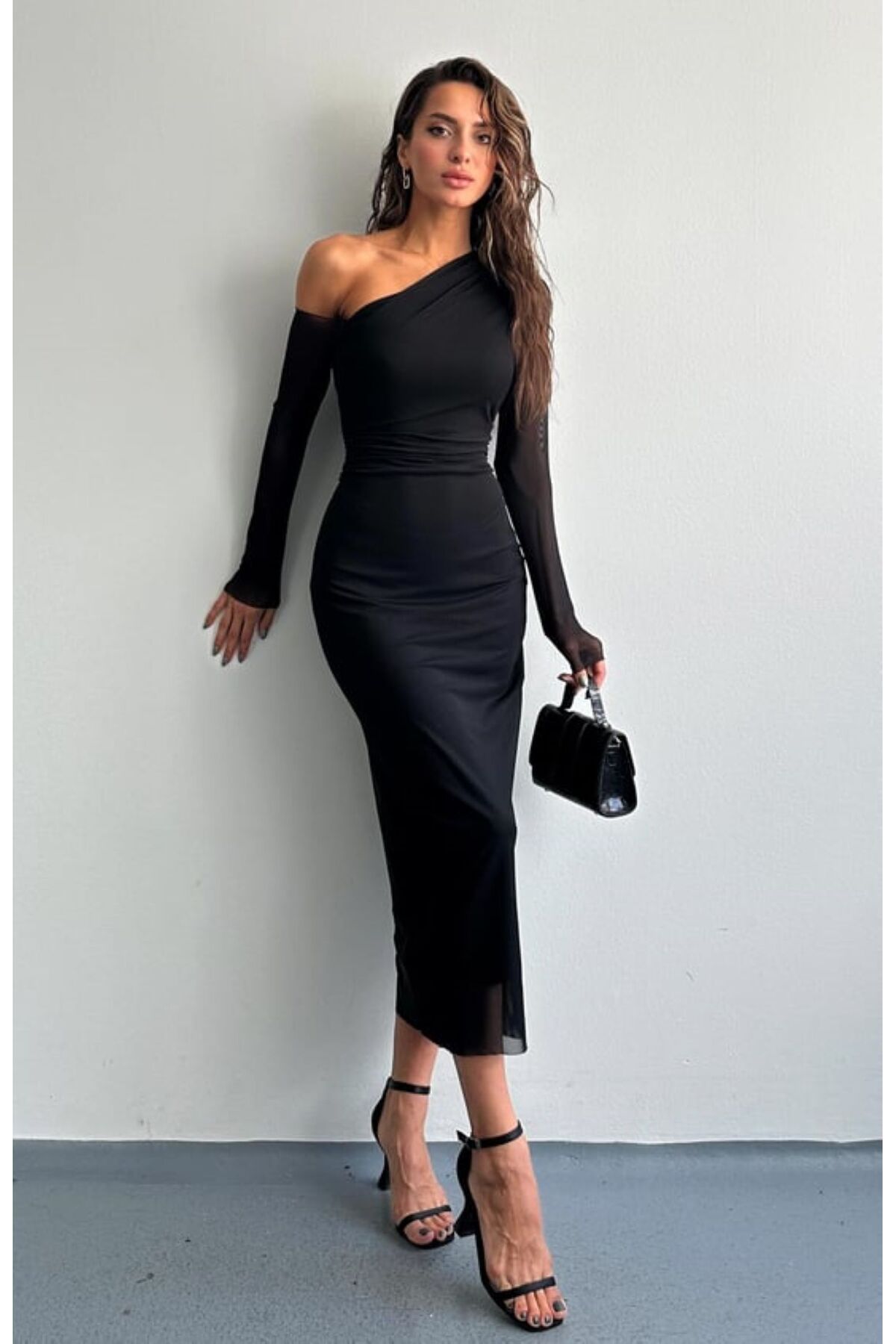 Siyah Tek Omuz Beli Drape Detaylı Midi Boy Astarlı Tül Elbise 10.227 Siyah Tek Omuz Beli Drape Detaylı Midi Boy Astarlı Tül Elbise 10.227