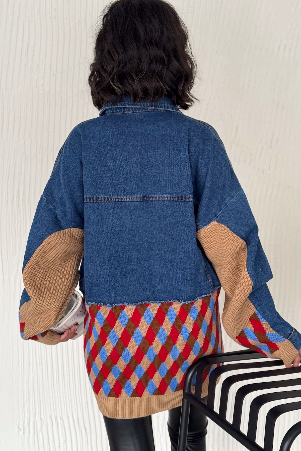 Kadın Standart Beden Düğmeli Cepli Renkli Triko Detaylı Oversize Kot Ceket Kadın Standart Beden Düğmeli Cepli Renkli Triko Detaylı Oversize Kot Ceket