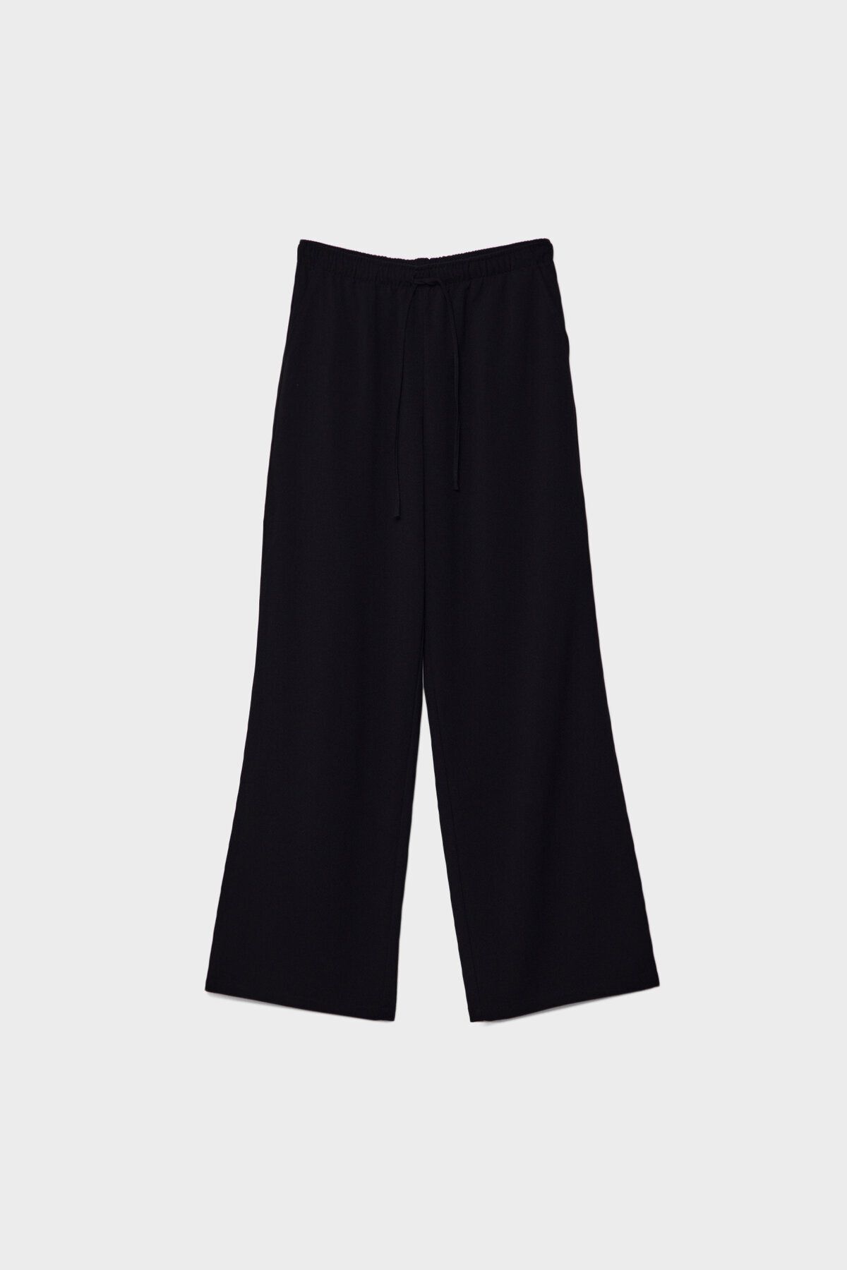 Uzun dökümlü şık pantolon Uzun dökümlü şık pantolon