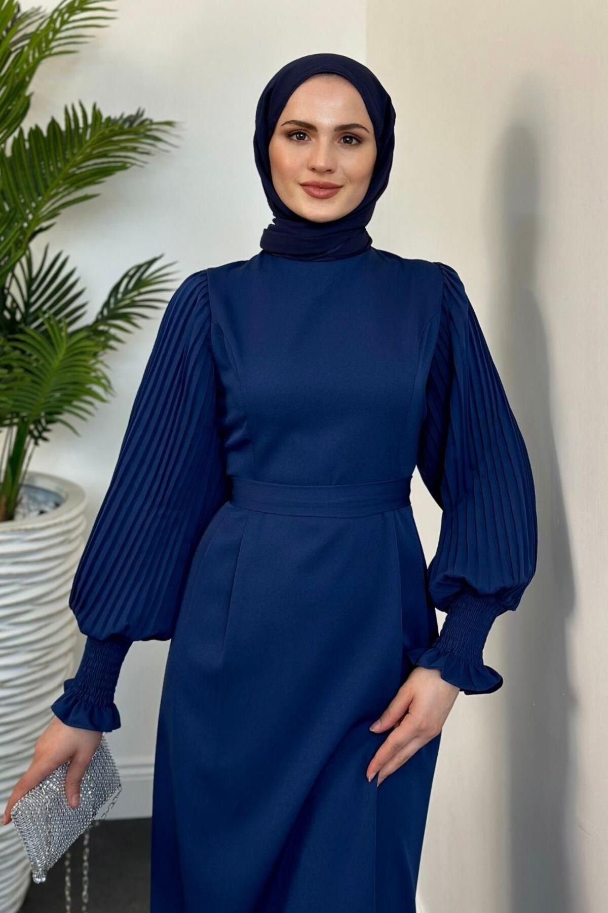 Pia Kolları Pliseli Kalem Elbise Lacivert Pia Kolları Pliseli Kalem Elbise Lacivert