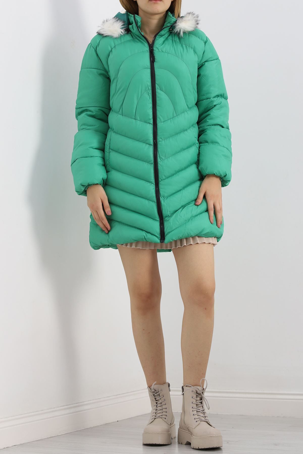 Kapşonu Kürklü Mont Yeşil Kapşonu Kürklü Mont Yeşil