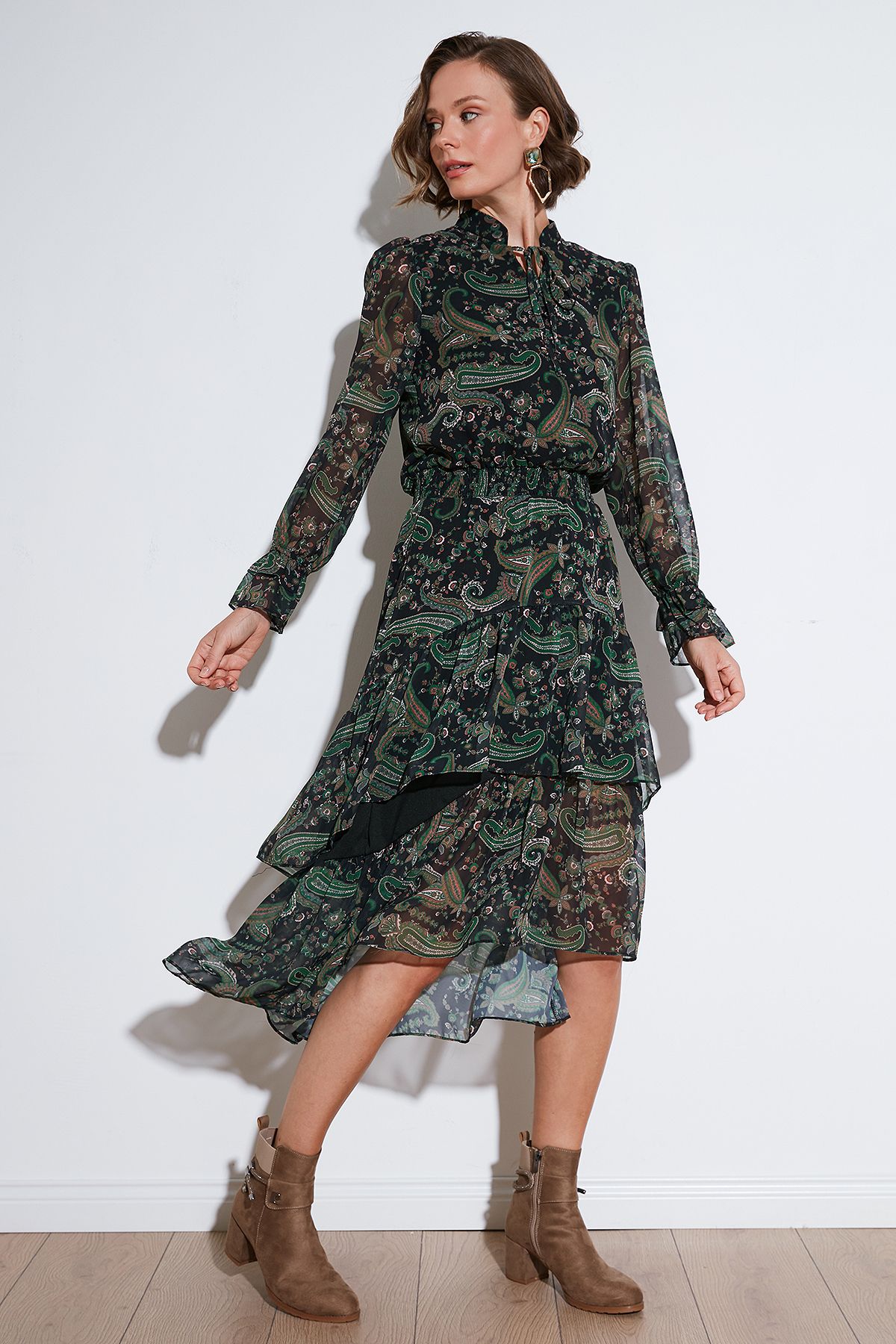 Regular Fit Yaka Detaylı Volanlı Şifon Midi Elbise ELBİSE 611EL1448 Regular Fit Yaka Detaylı Volanlı Şifon Midi Elbise ELBİSE 611EL1448