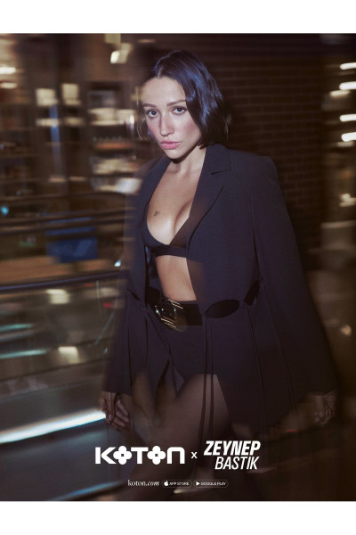 X Zeynep Bastık - Blazer Ceket Pencere Detaylı Püsküllü X Zeynep Bastık - Blazer Ceket Pencere Detaylı Püsküllü