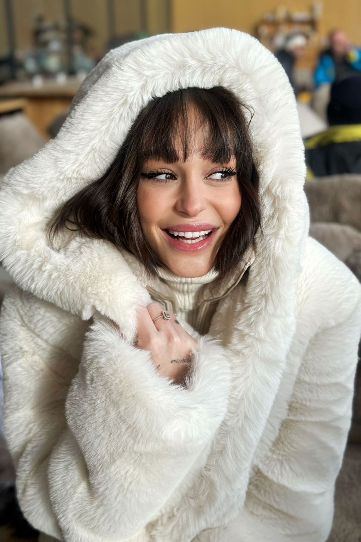 Premium NEPTÜN Kapüşonlu Suni Kürk Kadın Mont Premium NEPTÜN Kapüşonlu Suni Kürk Kadın Mont