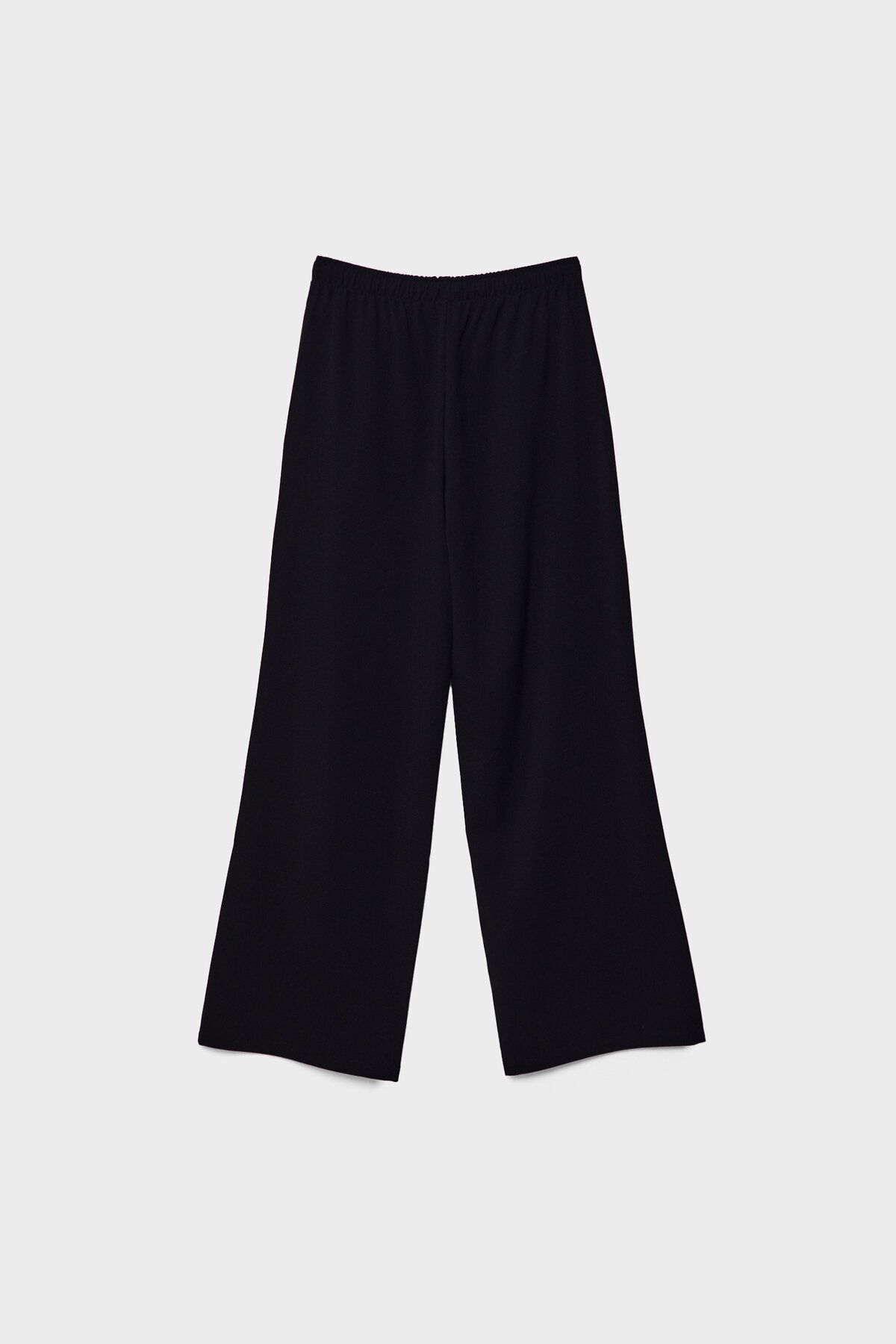 Uzun dökümlü şık pantolon Uzun dökümlü şık pantolon