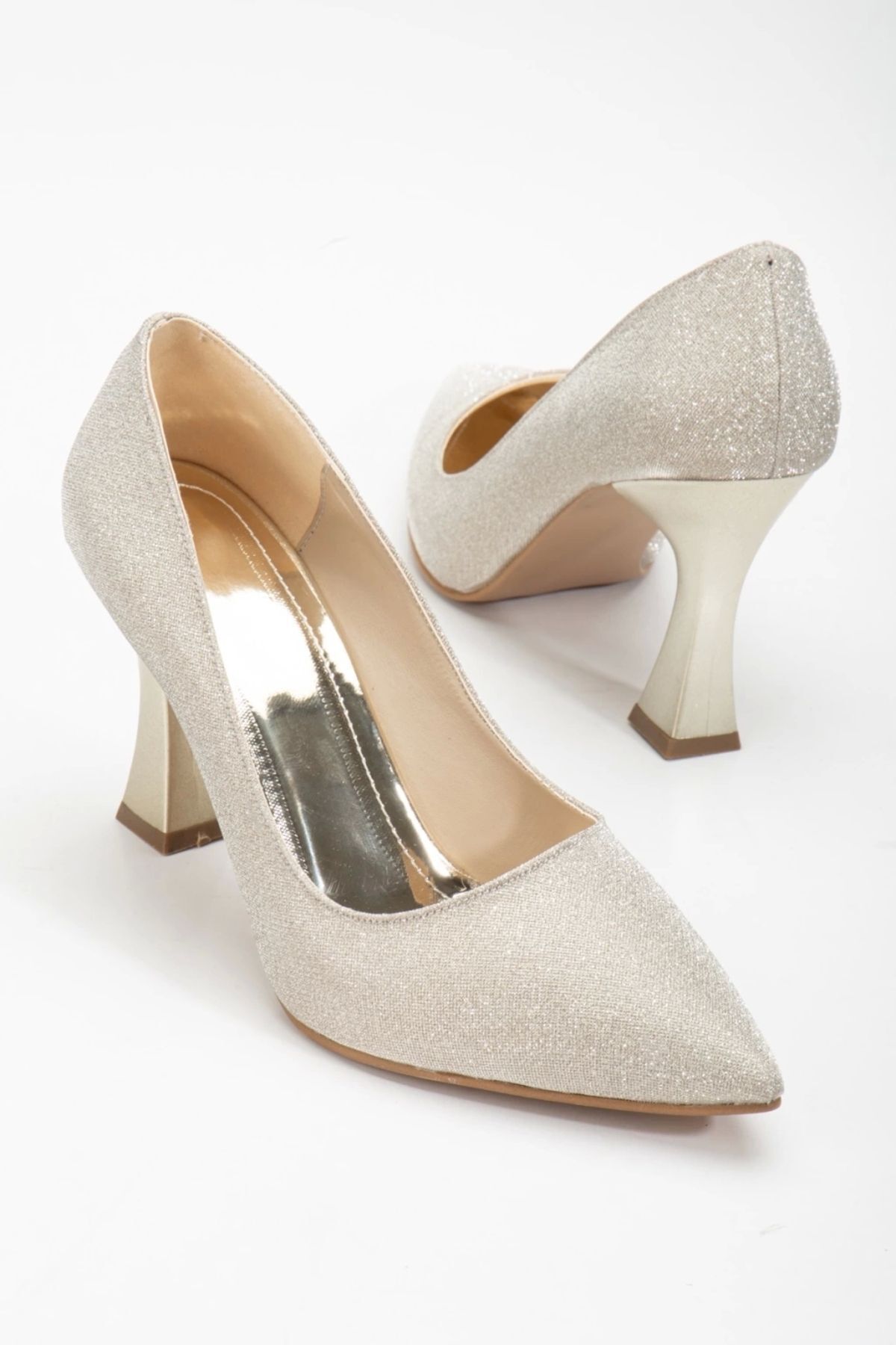 Kadın Şık TARZ 9 cm Özel Üretim Kalın Topuklu Stiletto ve Çanta Takımı Altın Kadın Şık TARZ 9 cm Özel Üretim Kalın Topuklu Stiletto ve Çanta Takımı Altın