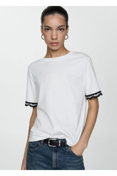 Kolları Kroşe Detaylı Tişört Kolları Kroşe Detaylı Tişört