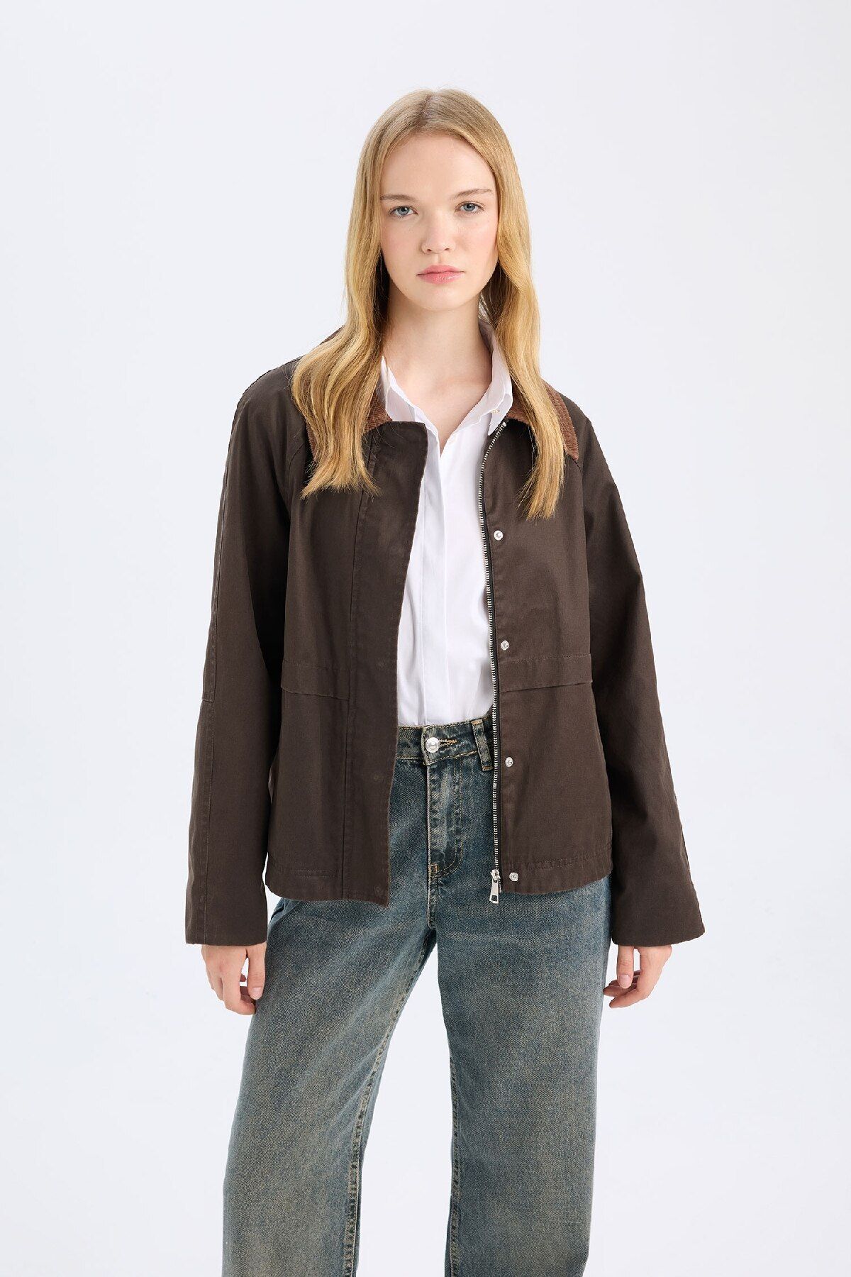 Regular Kalıp Polo Yaka Çıtçıt Kapamalı Cepli Mumlu Kadife Mevsimlik Ince Ceket Mont D5766ax24wn Regular Kalıp Polo Yaka Çıtçıt Kapamalı Cepli Mumlu Kadife Mevsimlik Ince Ceket Mont D5766ax24wn