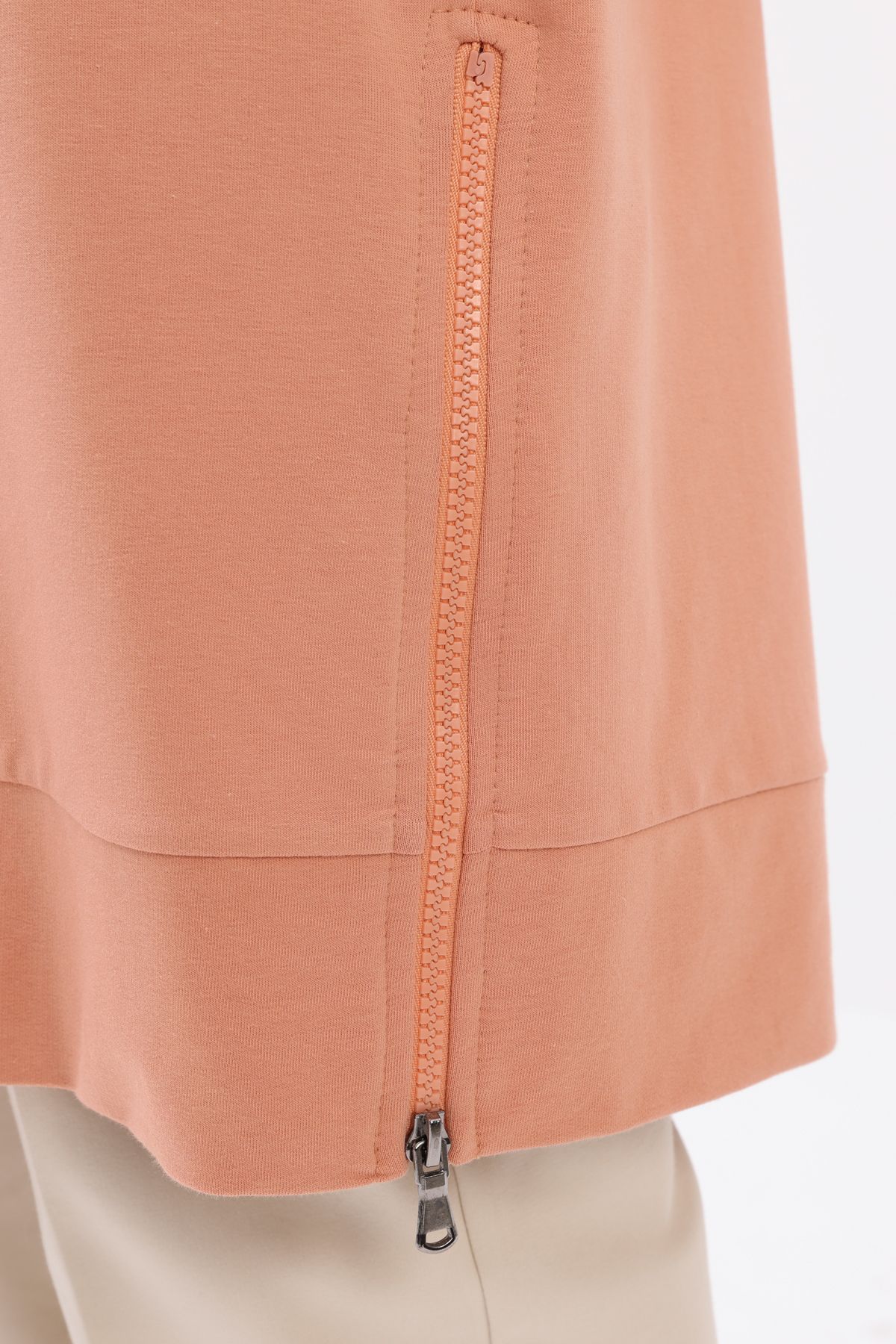 Somon Nakışlı Fermuar Detaylı Reglan Kol Sweat Tunik Somon Nakışlı Fermuar Detaylı Reglan Kol Sweat Tunik