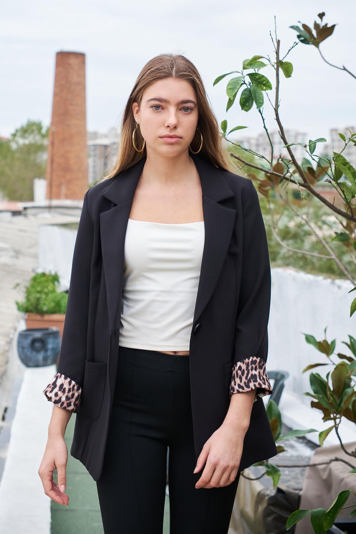 Yakalı Cepli Uzun Kol Kolu Isterse Katlanabilen Pamuklu Kumaş Blazer Ofis Ceket Yakalı Cepli Uzun Kol Kolu Isterse Katlanabilen Pamuklu Kumaş Blazer Ofis Ceket
