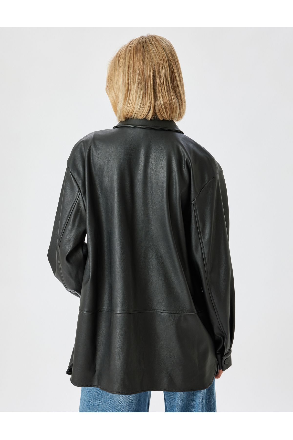 Suni Deri Oversize Gömlek Ceket Kapaklı Çift Cepli Suni Deri Oversize Gömlek Ceket Kapaklı Çift Cepli