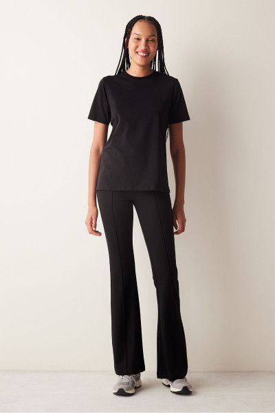 Siyah Bisiklet Yaka Basic Normal Kesim Tişört Siyah Bisiklet Yaka Basic Normal Kesim Tişört