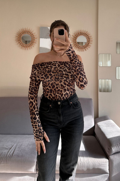 Leopar Madonna Yaka Parmak Geçirmeli Bluz