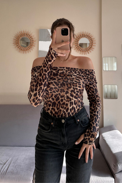 Leopar Madonna Yaka Parmak Geçirmeli Bluz