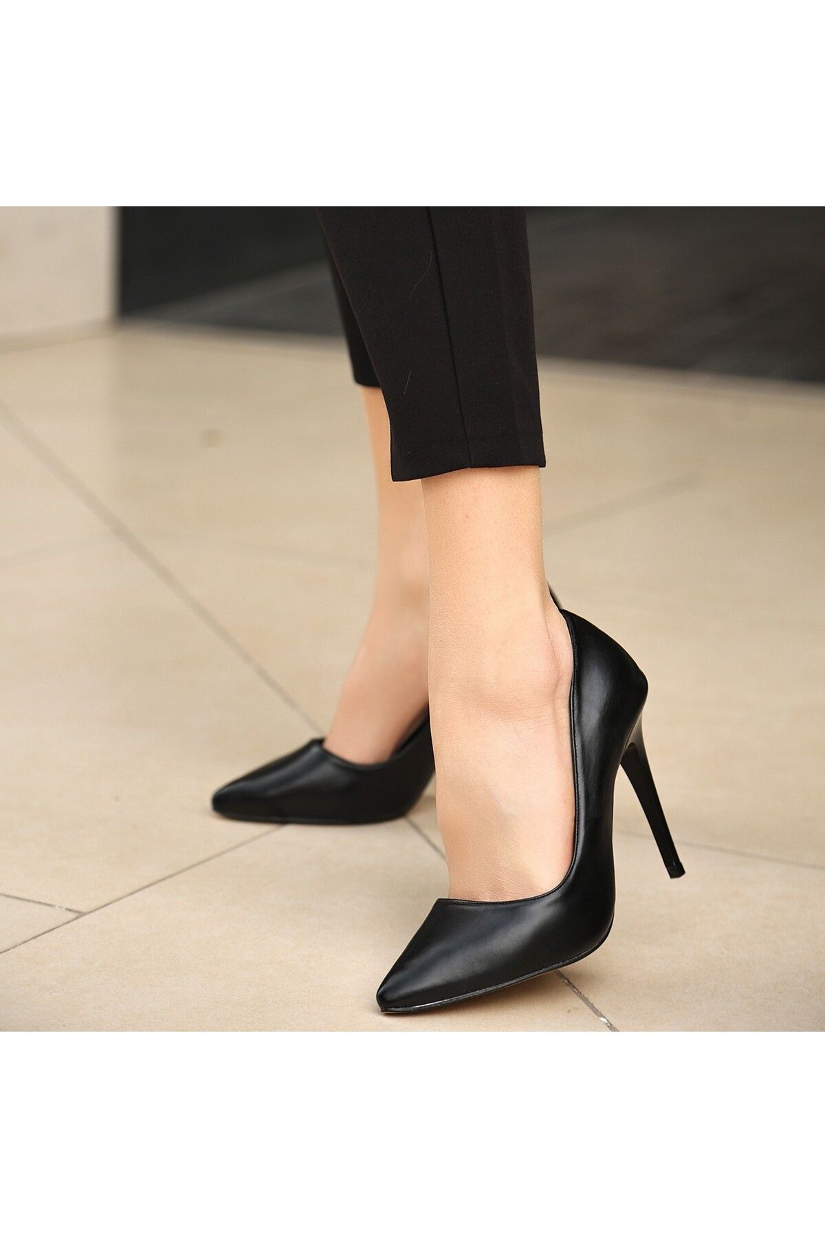 Siyah Cilt Stiletto Ayakkabı Siyah Cilt Stiletto Ayakkabı