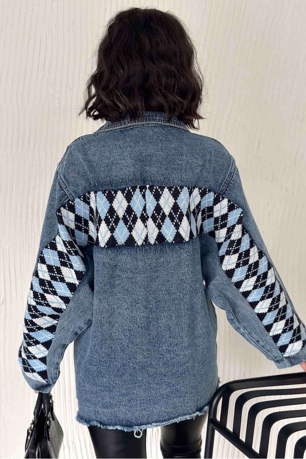 Kadın Triko Detaylı Altı Püsküllü Cepli Oversize Kot Ceket Kadın Triko Detaylı Altı Püsküllü Cepli Oversize Kot Ceket