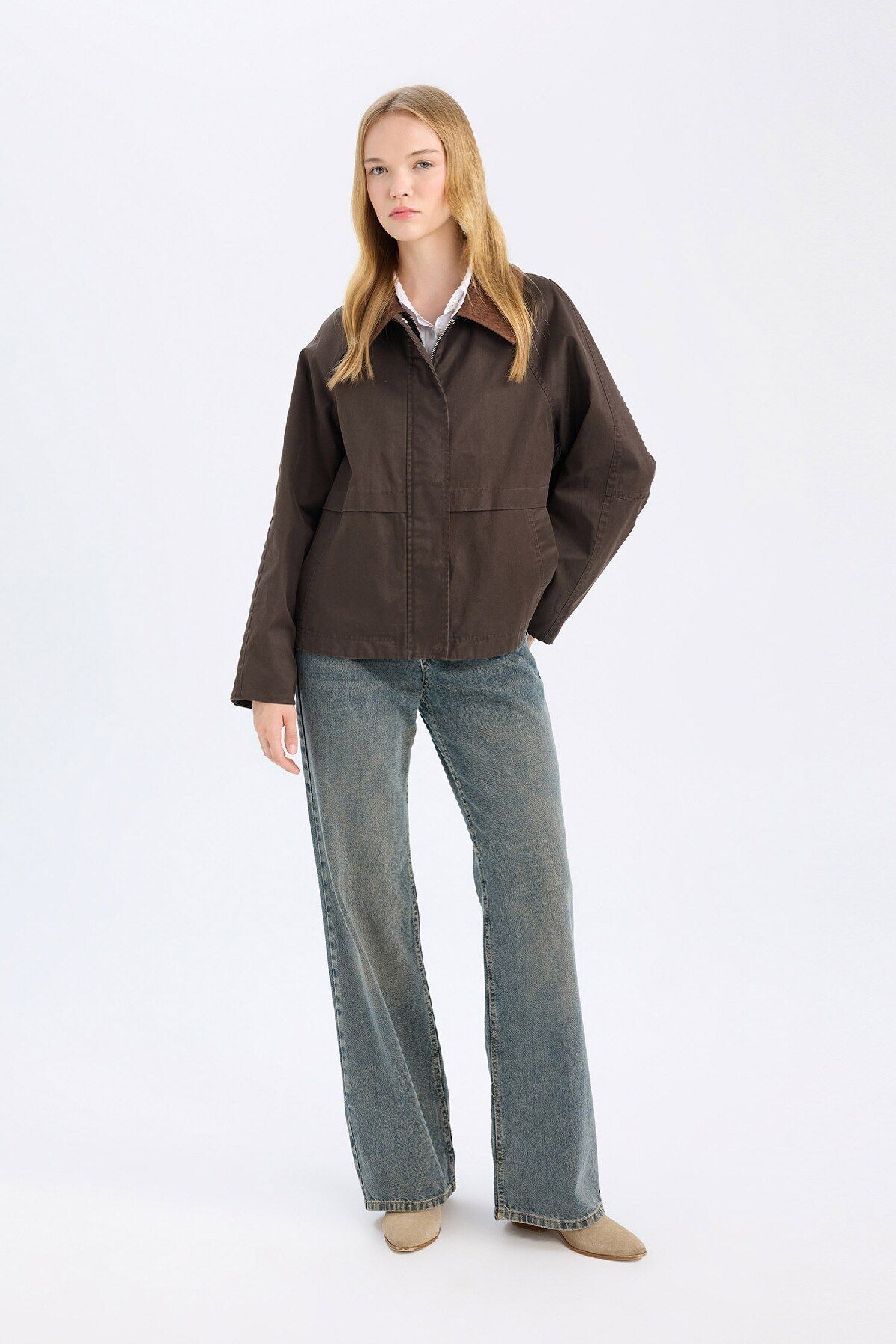 Regular Kalıp Polo Yaka Çıtçıt Kapamalı Cepli Mumlu Kadife Mevsimlik Ince Ceket Mont D5766ax24wn Regular Kalıp Polo Yaka Çıtçıt Kapamalı Cepli Mumlu Kadife Mevsimlik Ince Ceket Mont D5766ax24wn