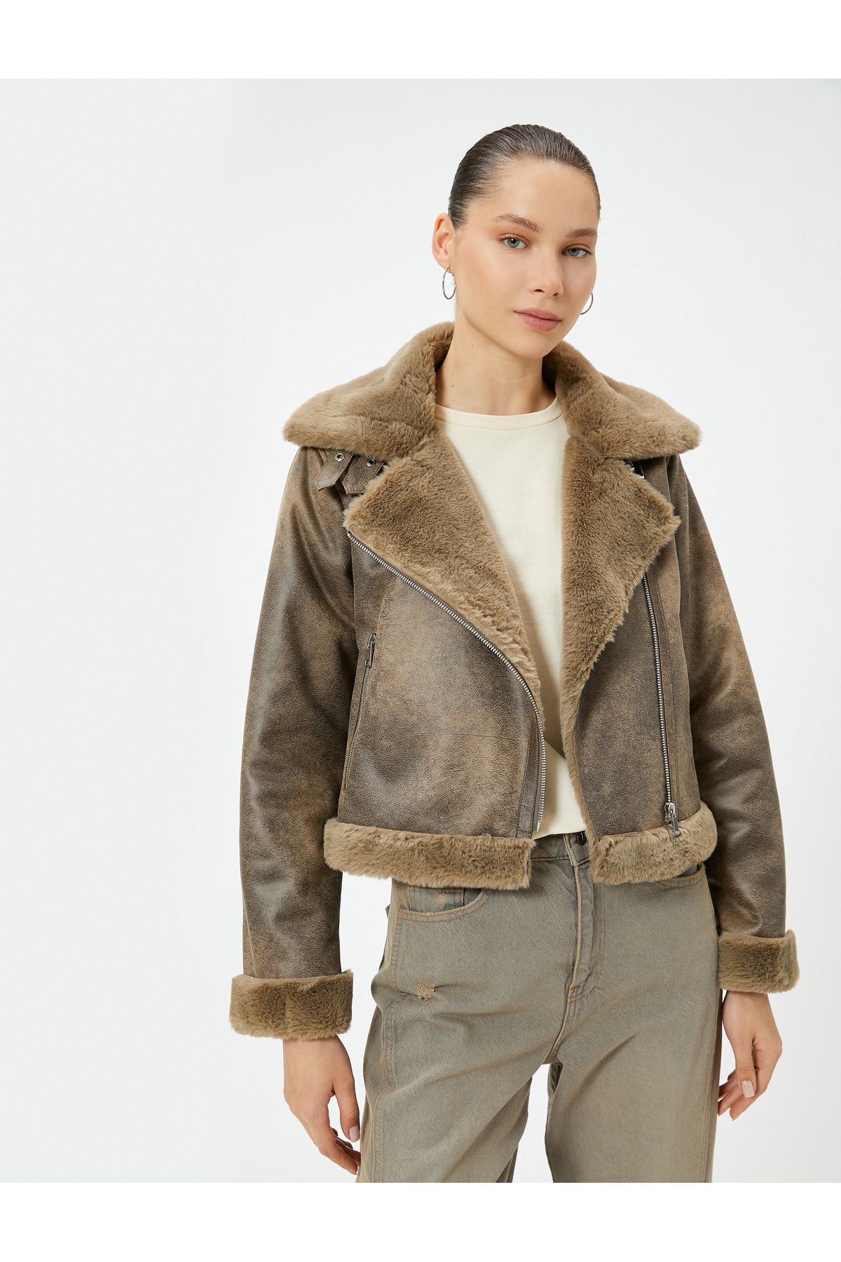 Yakası Kürklü Fermuarlı Cepli Biker Mont Yakası Kürklü Fermuarlı Cepli Biker Mont