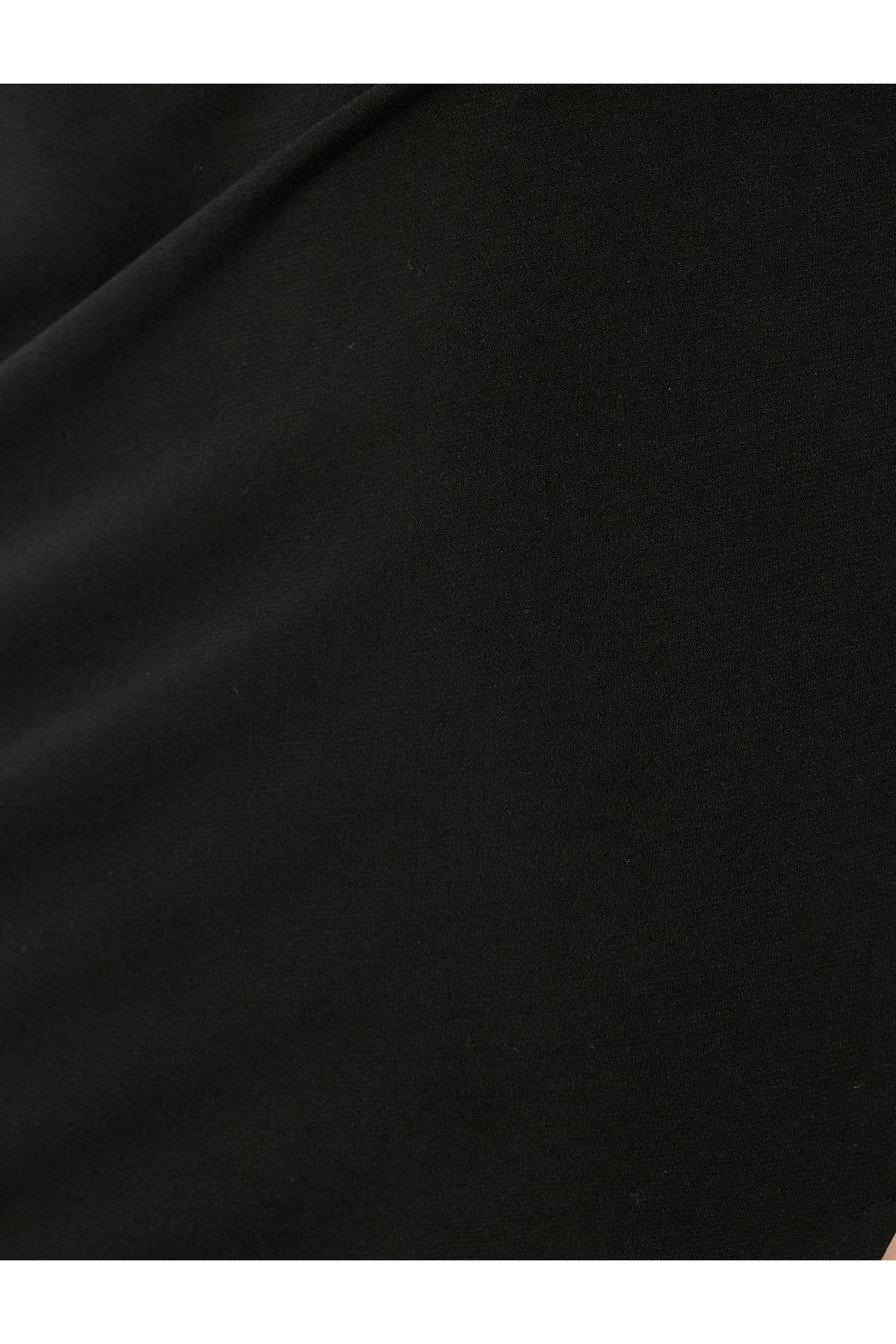 Kalem Etek Drapeli Yandan Yırtmaç Detaylı Slim Fit Kalem Etek Drapeli Yandan Yırtmaç Detaylı Slim Fit