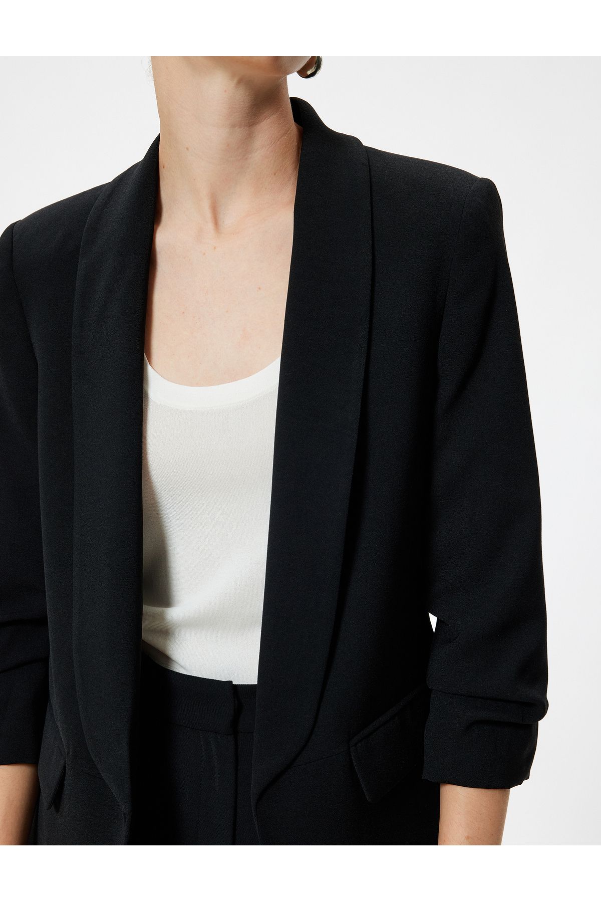 Kapaklı Cep Detaylı 3/4 Kol Kruvaze Blazer Ceket Kapaklı Cep Detaylı 3/4 Kol Kruvaze Blazer Ceket