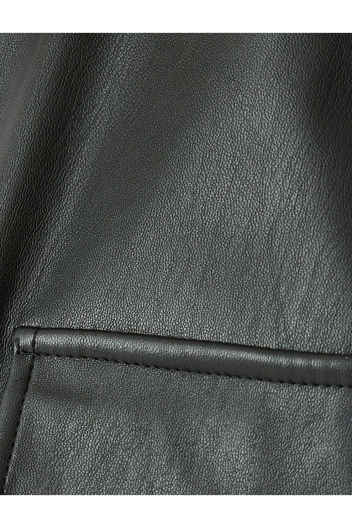 Suni Deri Oversize Gömlek Ceket Kapaklı Çift Cepli Suni Deri Oversize Gömlek Ceket Kapaklı Çift Cepli