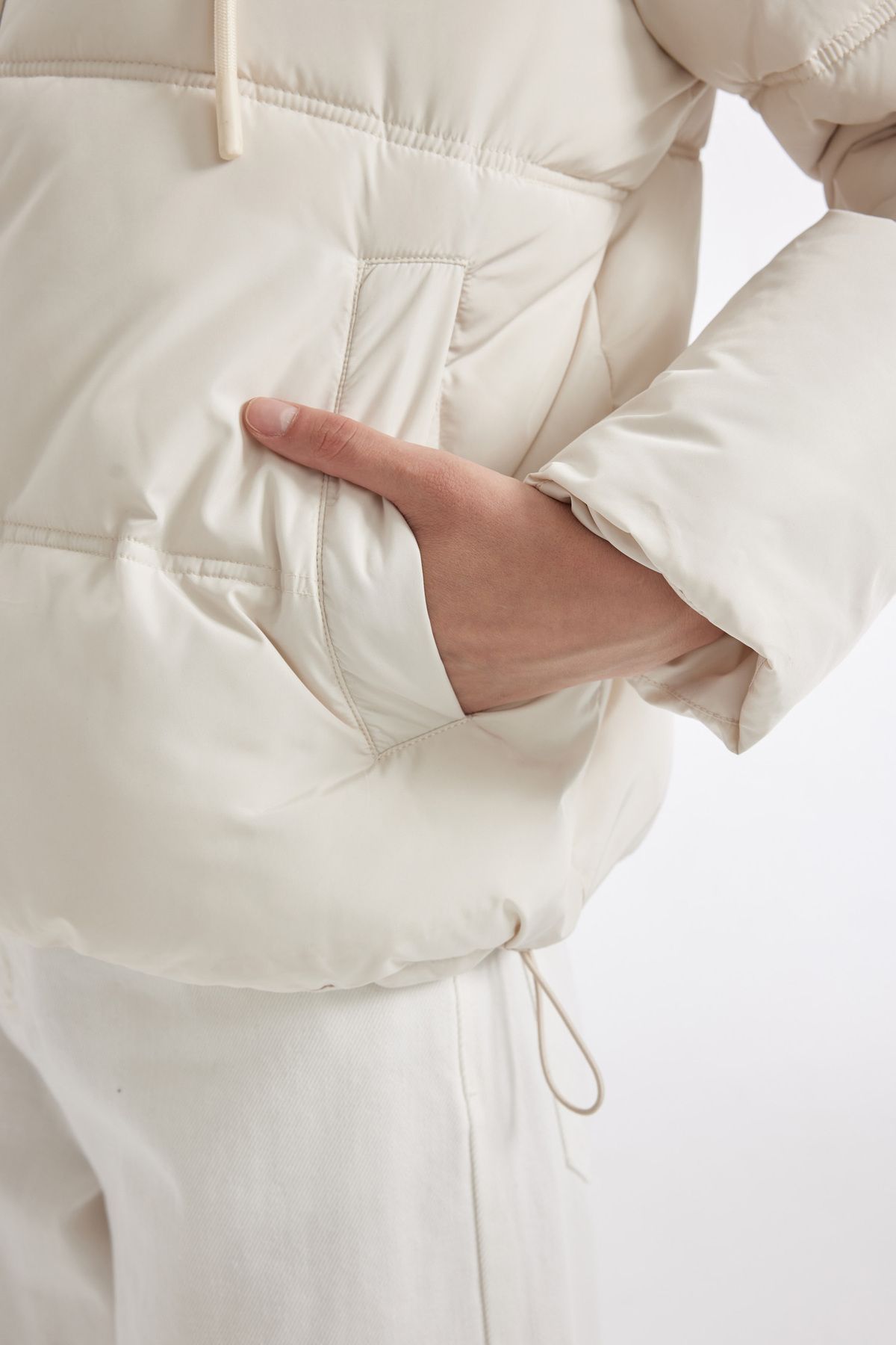 Su Geçirmez Relax Fit Kapüşonlu Dokuma Mont Su Geçirmez Relax Fit Kapüşonlu Dokuma Mont