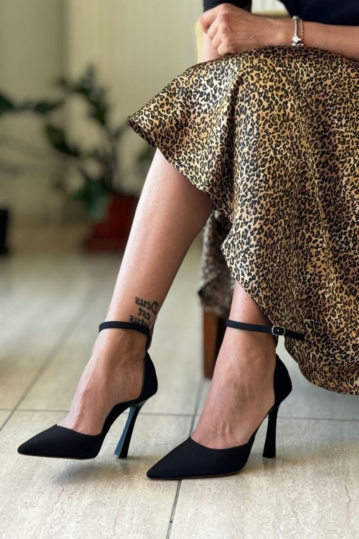 Laura Siyah Süet Yüksek Topuklu (10 CM) Klasik Topuklu Ayakkabı Laura Siyah Süet Yüksek Topuklu (10 CM) Klasik Topuklu Ayakkabı