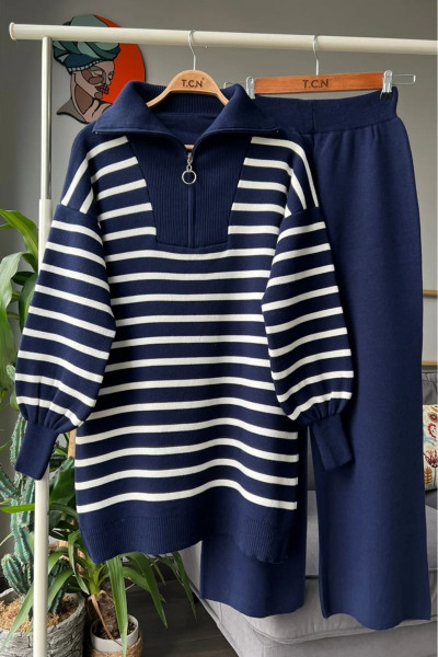 Yaka Fermuarlı Çizgili Triko Takım ( Standart Beden) Yaka Fermuarlı Çizgili Triko Takım ( Standart Beden)