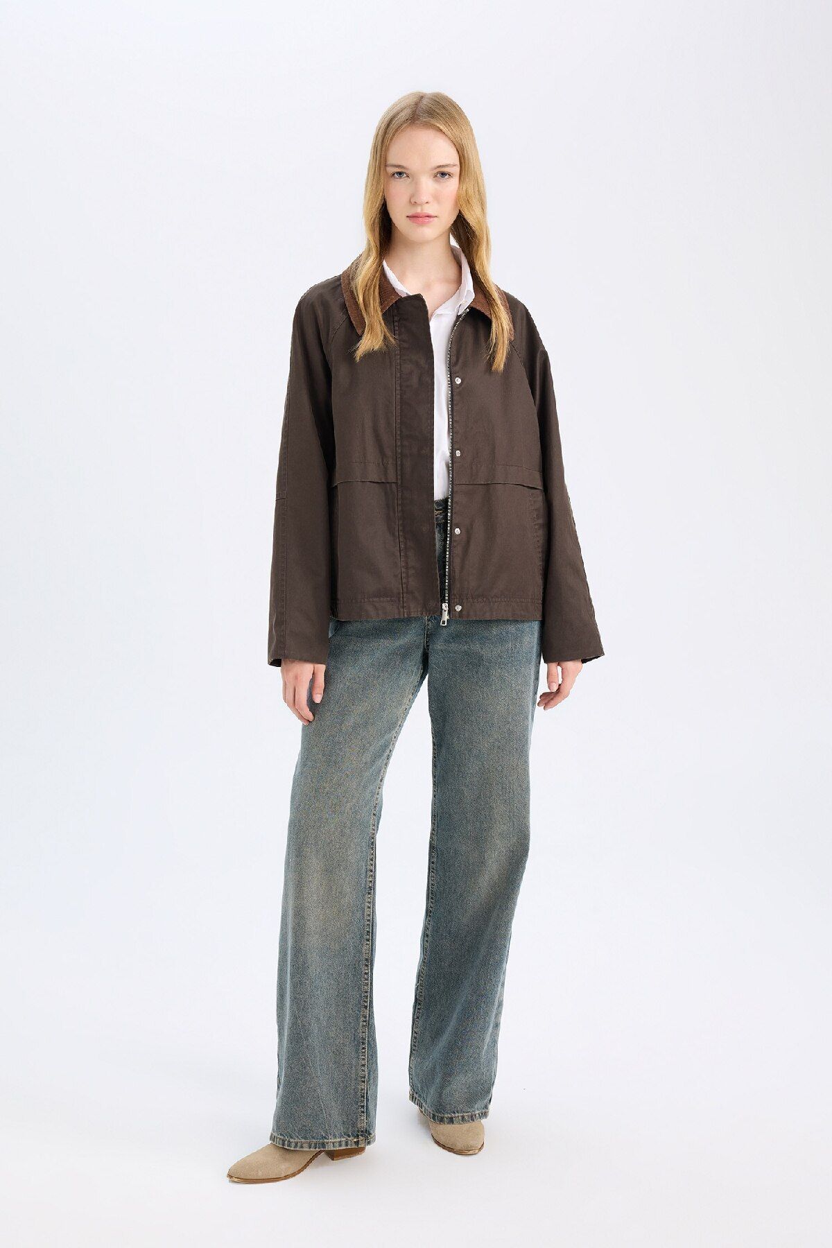 Regular Kalıp Polo Yaka Çıtçıt Kapamalı Cepli Mumlu Kadife Mevsimlik Ince Ceket Mont D5766ax24wn Regular Kalıp Polo Yaka Çıtçıt Kapamalı Cepli Mumlu Kadife Mevsimlik Ince Ceket Mont D5766ax24wn