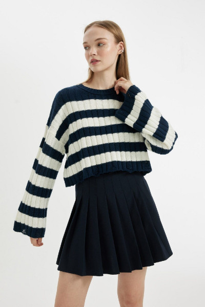 Regular Fit Çizgili Bisiklet Yaka Crop Triko Kazak A8152ax24wn Regular Fit Çizgili Bisiklet Yaka Crop Triko Kazak A8152ax24wn