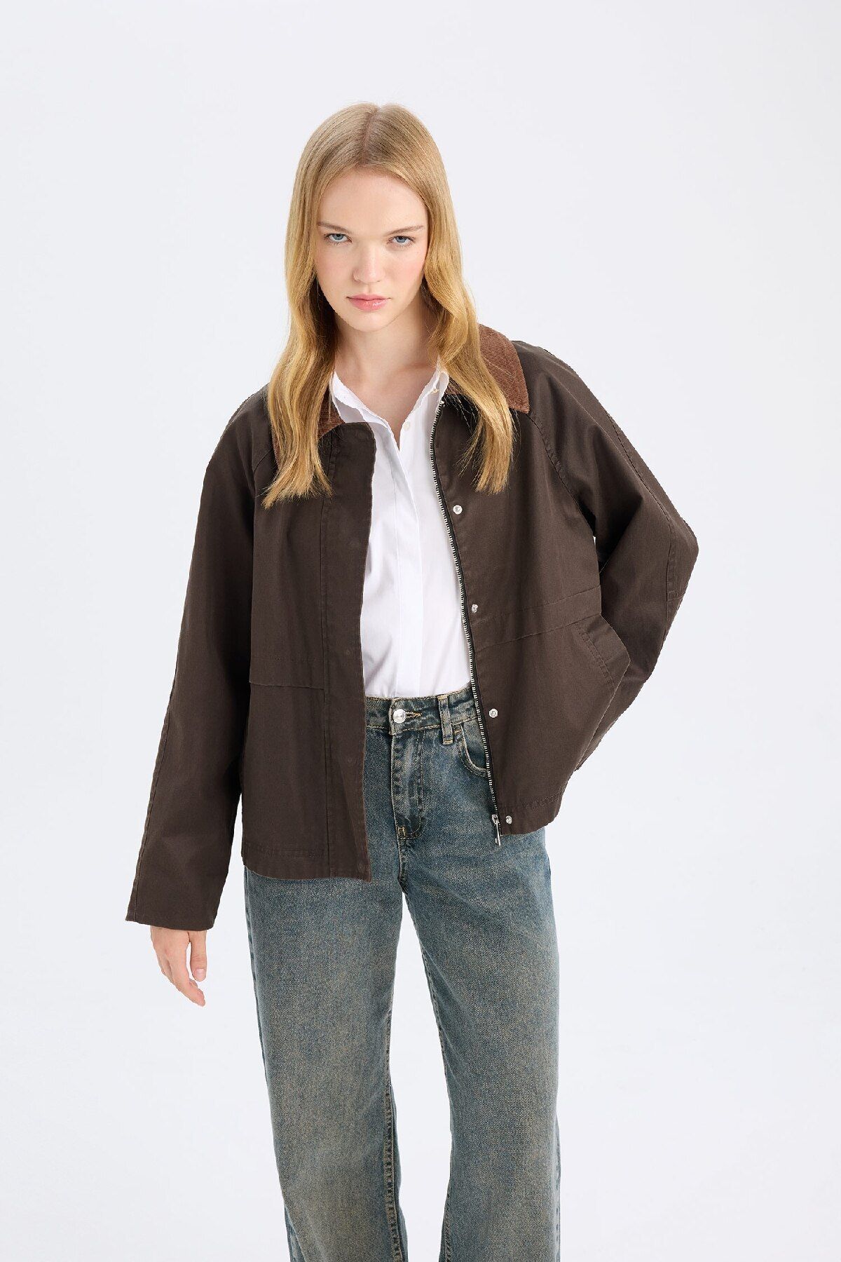 Regular Kalıp Polo Yaka Çıtçıt Kapamalı Cepli Mumlu Kadife Mevsimlik Ince Ceket Mont D5766ax24wn Regular Kalıp Polo Yaka Çıtçıt Kapamalı Cepli Mumlu Kadife Mevsimlik Ince Ceket Mont D5766ax24wn