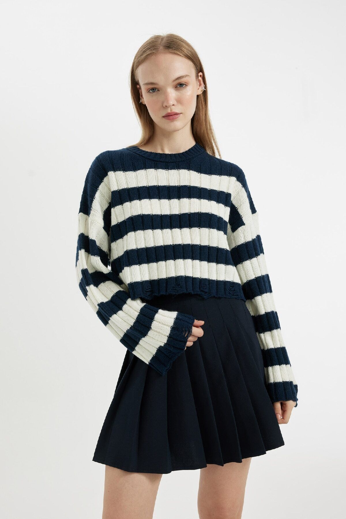 Regular Fit Çizgili Bisiklet Yaka Crop Triko Kazak A8152ax24wn Regular Fit Çizgili Bisiklet Yaka Crop Triko Kazak A8152ax24wn