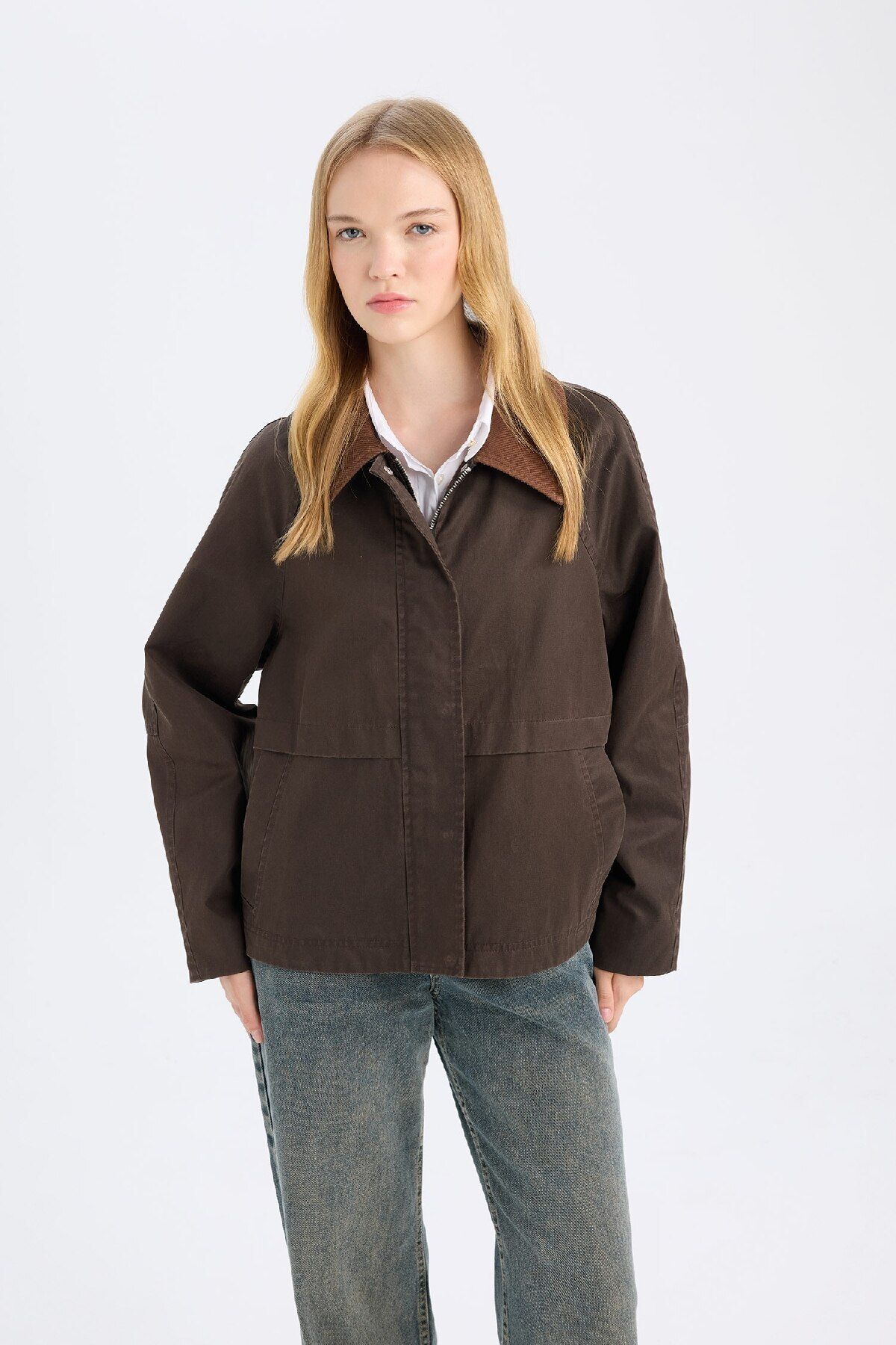 Regular Kalıp Polo Yaka Çıtçıt Kapamalı Cepli Mumlu Kadife Mevsimlik Ince Ceket Mont D5766ax24wn Regular Kalıp Polo Yaka Çıtçıt Kapamalı Cepli Mumlu Kadife Mevsimlik Ince Ceket Mont D5766ax24wn