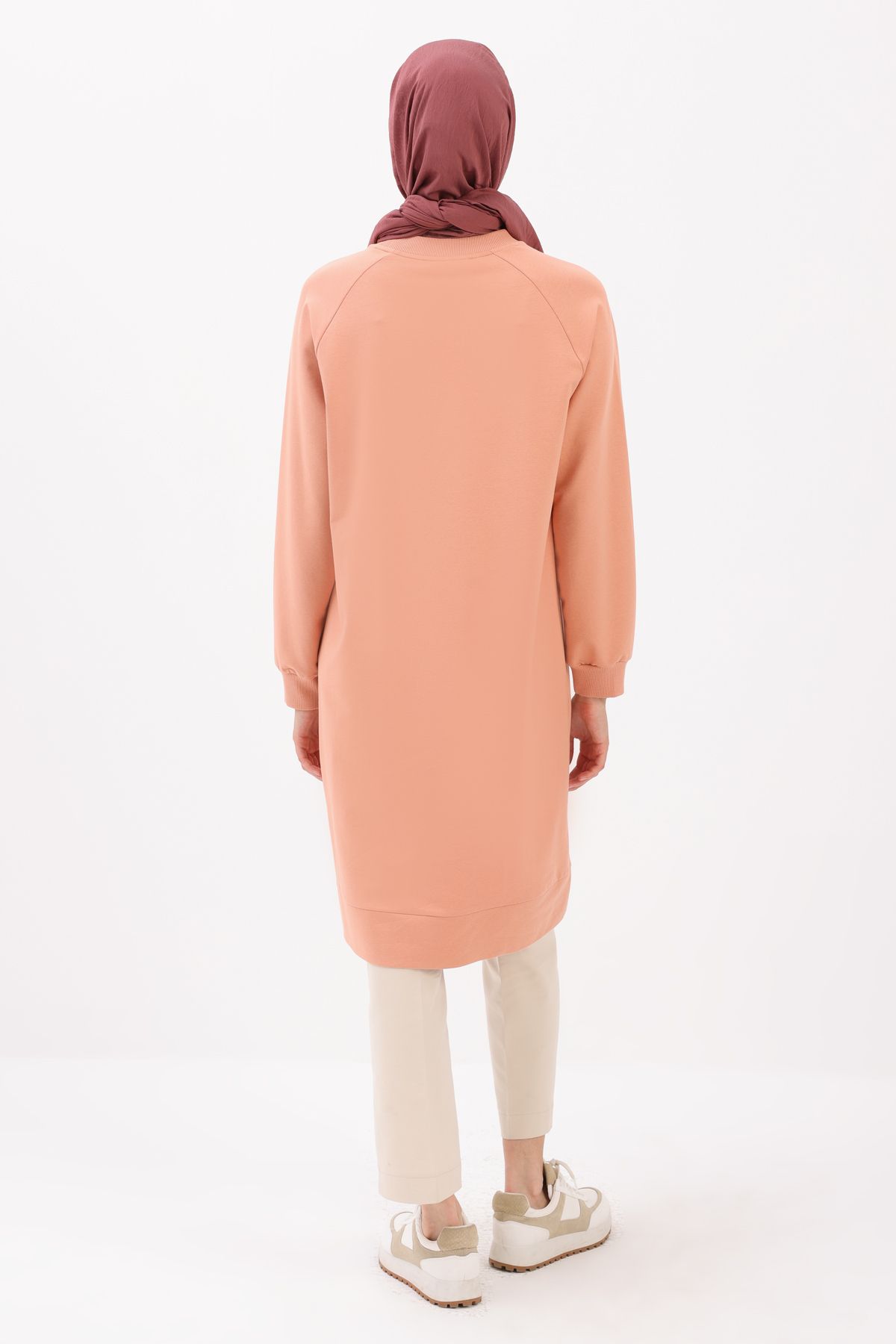 Somon Nakışlı Fermuar Detaylı Reglan Kol Sweat Tunik Somon Nakışlı Fermuar Detaylı Reglan Kol Sweat Tunik