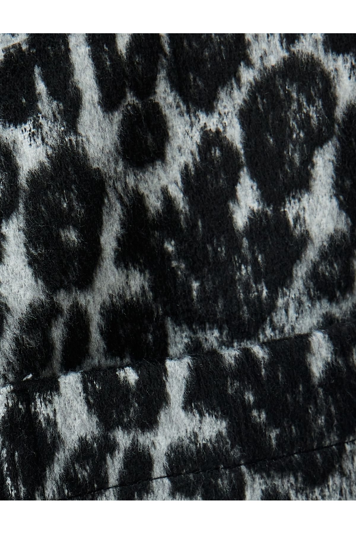 Leopar Desenli Gömlek Ceket Cepli Düğmeli Leopar Desenli Gömlek Ceket Cepli Düğmeli