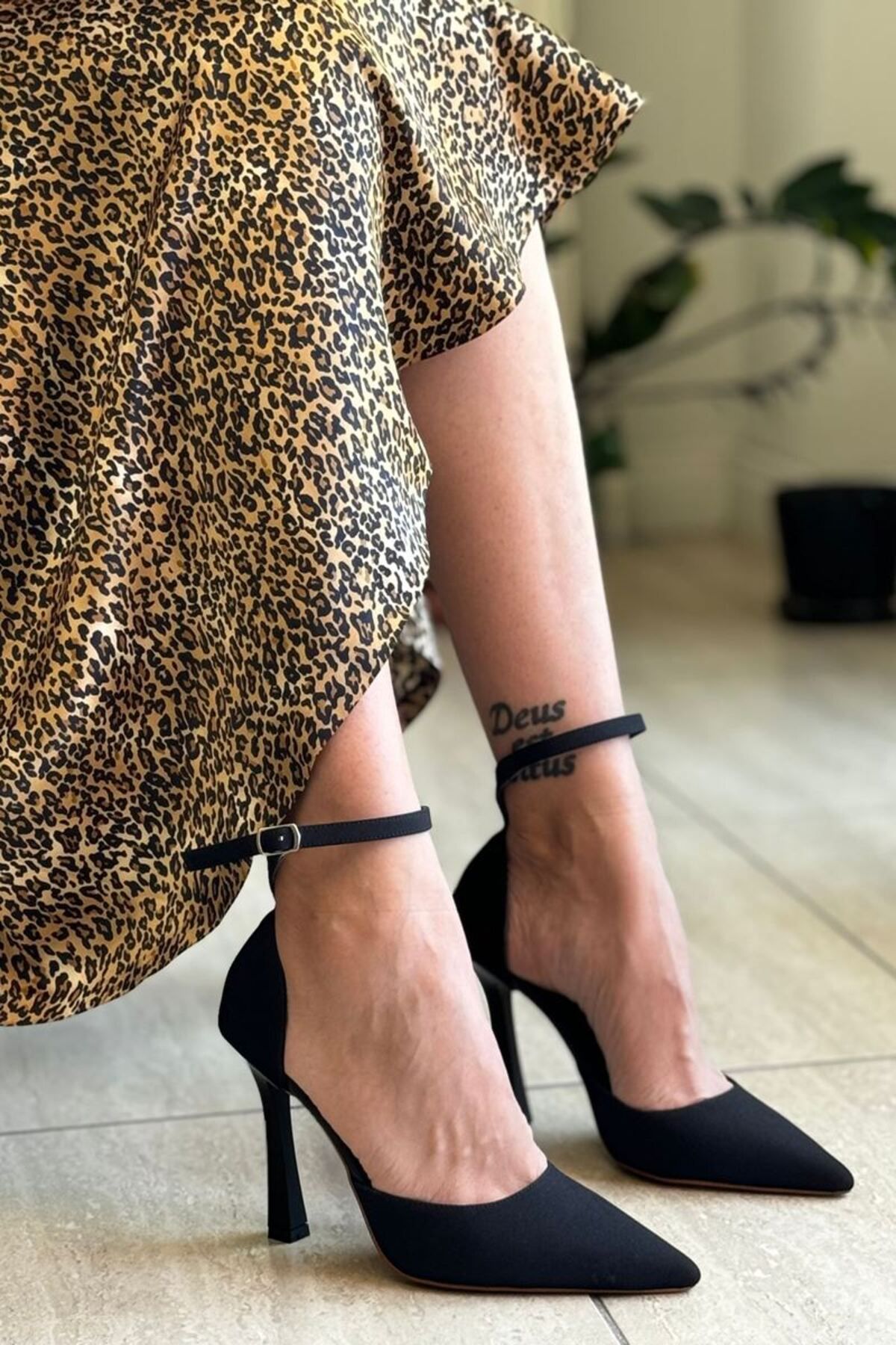 Laura Siyah Süet Yüksek Topuklu (10 CM) Klasik Topuklu Ayakkabı Laura Siyah Süet Yüksek Topuklu (10 CM) Klasik Topuklu Ayakkabı