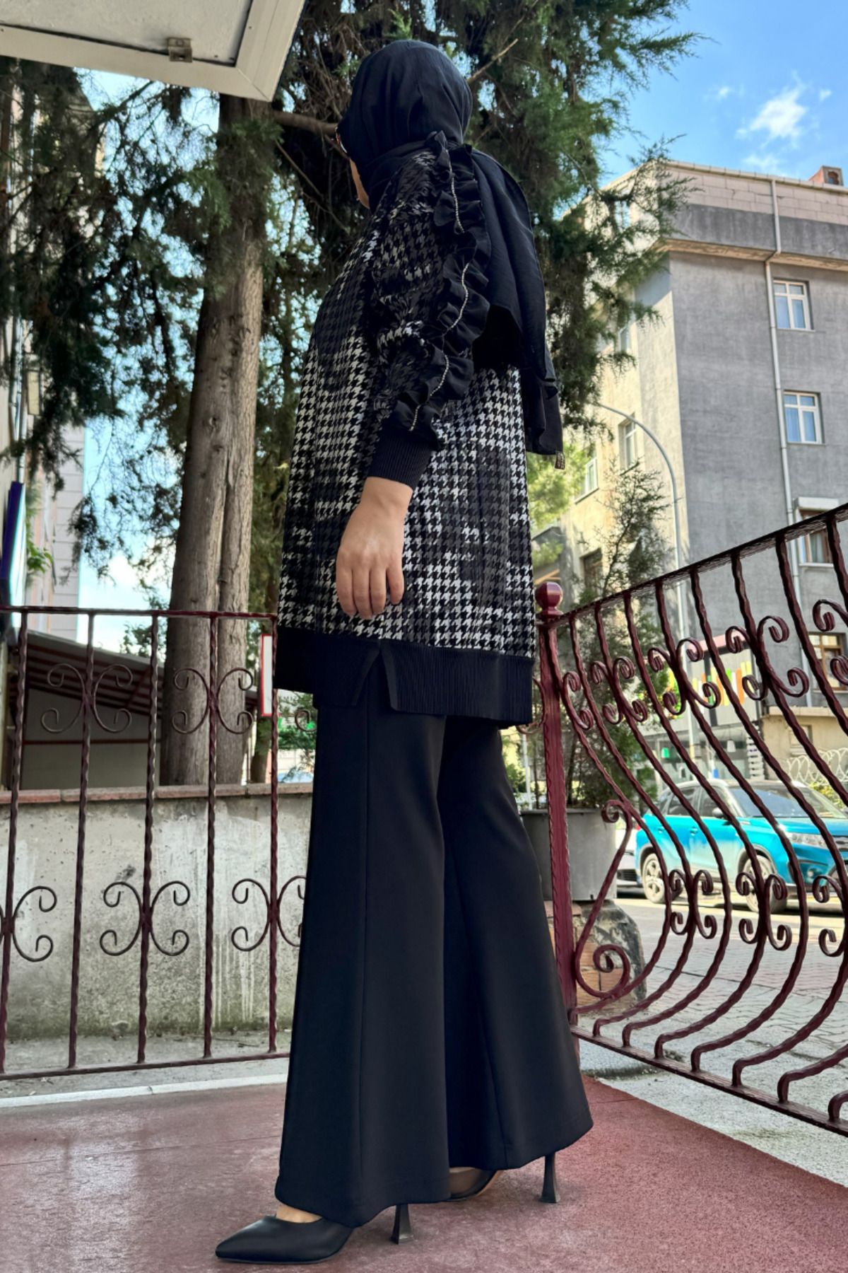 Kazayağı ve Fırfır Detaylı Tunik Siyah 5KÖRTNK4795 Kazayağı ve Fırfır Detaylı Tunik Siyah 5KÖRTNK4795