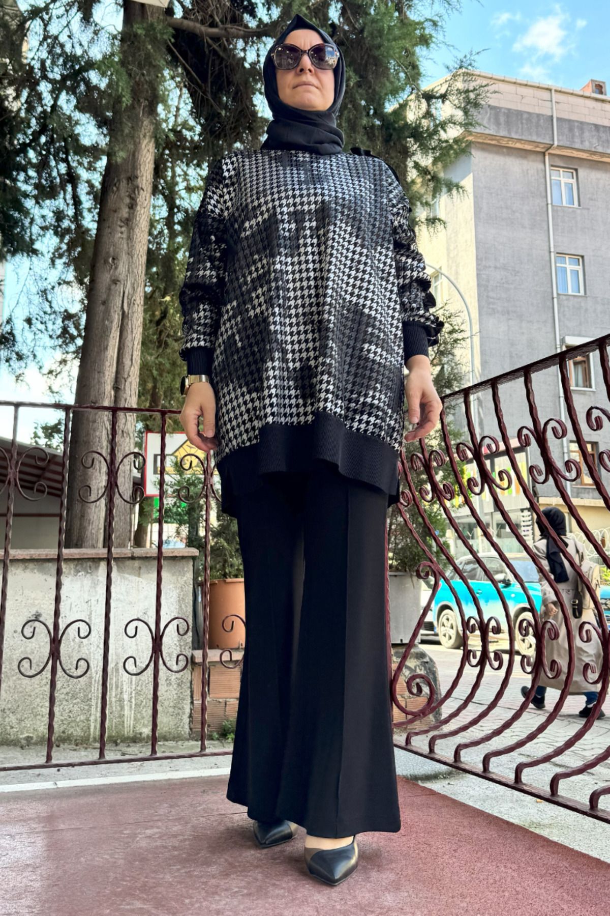 Kazayağı ve Fırfır Detaylı Tunik Siyah 5KÖRTNK4795 Kazayağı ve Fırfır Detaylı Tunik Siyah 5KÖRTNK4795